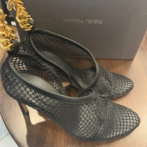 Bottega Veneta Black Mesh Heels with Gold Chain - Picture 3 of 9